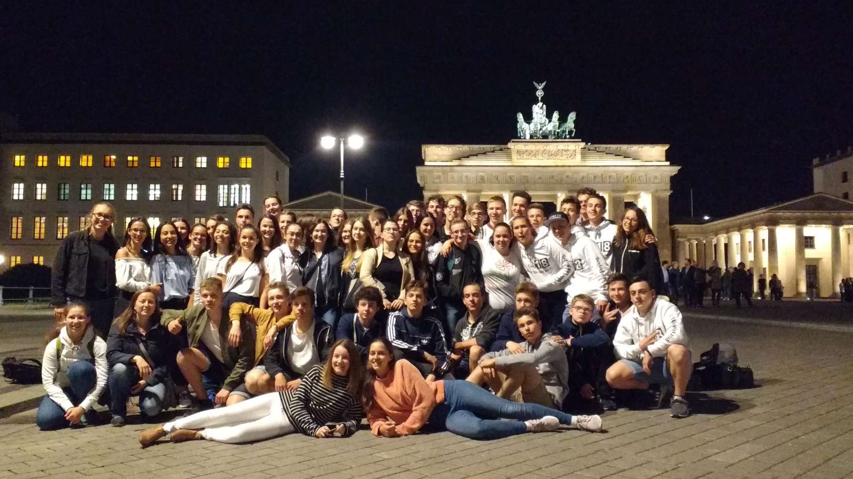 
    
            
                    Gruppenfoto am Brandenburger Tor
                
        
